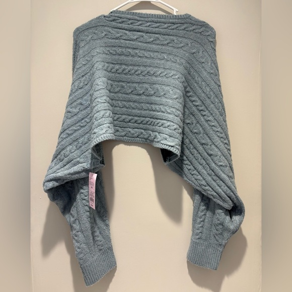 Women’s Blue Cable Knit Shrug - Picture 2 of 2